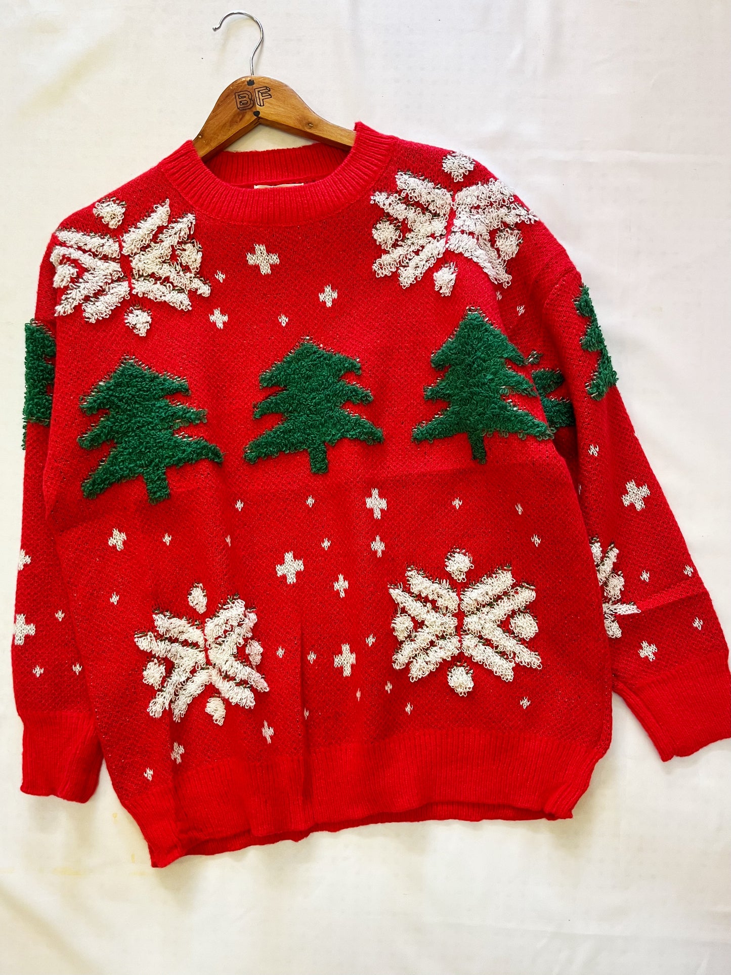 Suéter navideño pinos rojo